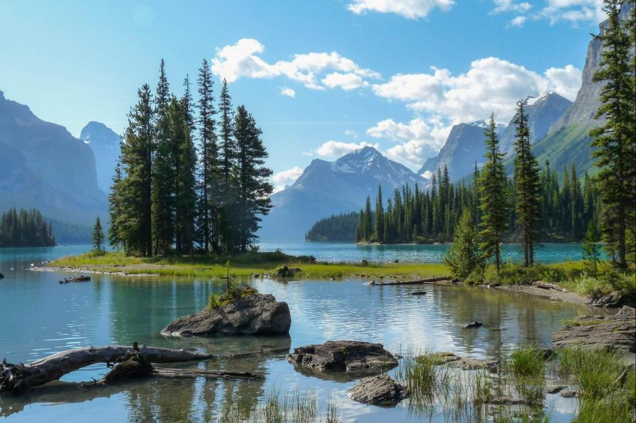 Canada Maligne Lake in Jasper National Park