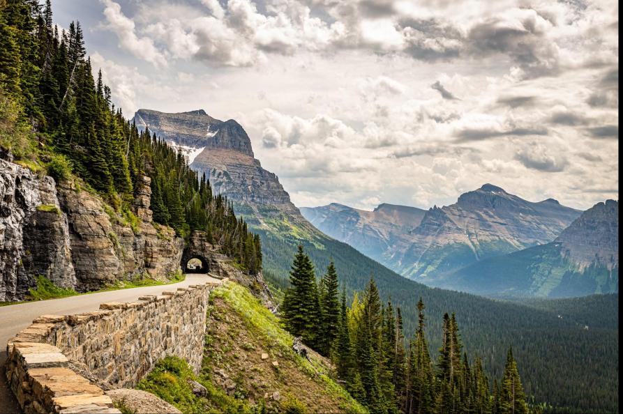 USA Going to the Sun Road in Glacier National Park