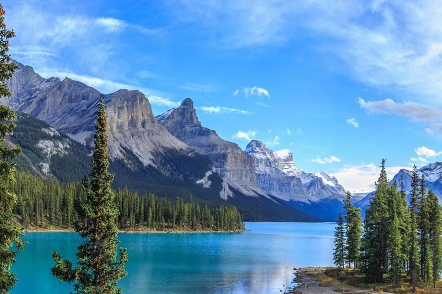 Canada Maligne Lake in Jasper National Park