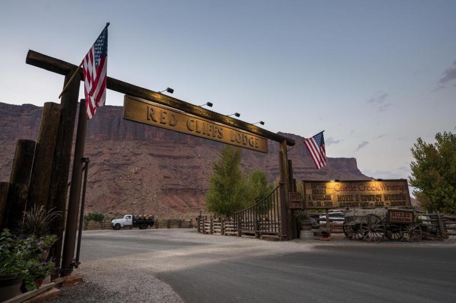 Red Cliffs Lodge